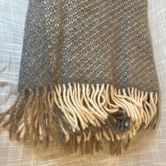 Alafoss of Iceland All Pure Wool Throw Blanket 69x 52 With Fringe Gray Tan Ivory - Picture 5 of 7